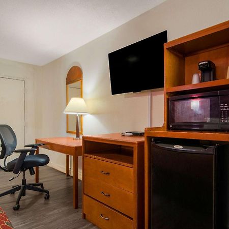 Econo Lodge Goldsboro Hwy 70 Zewnętrze zdjęcie