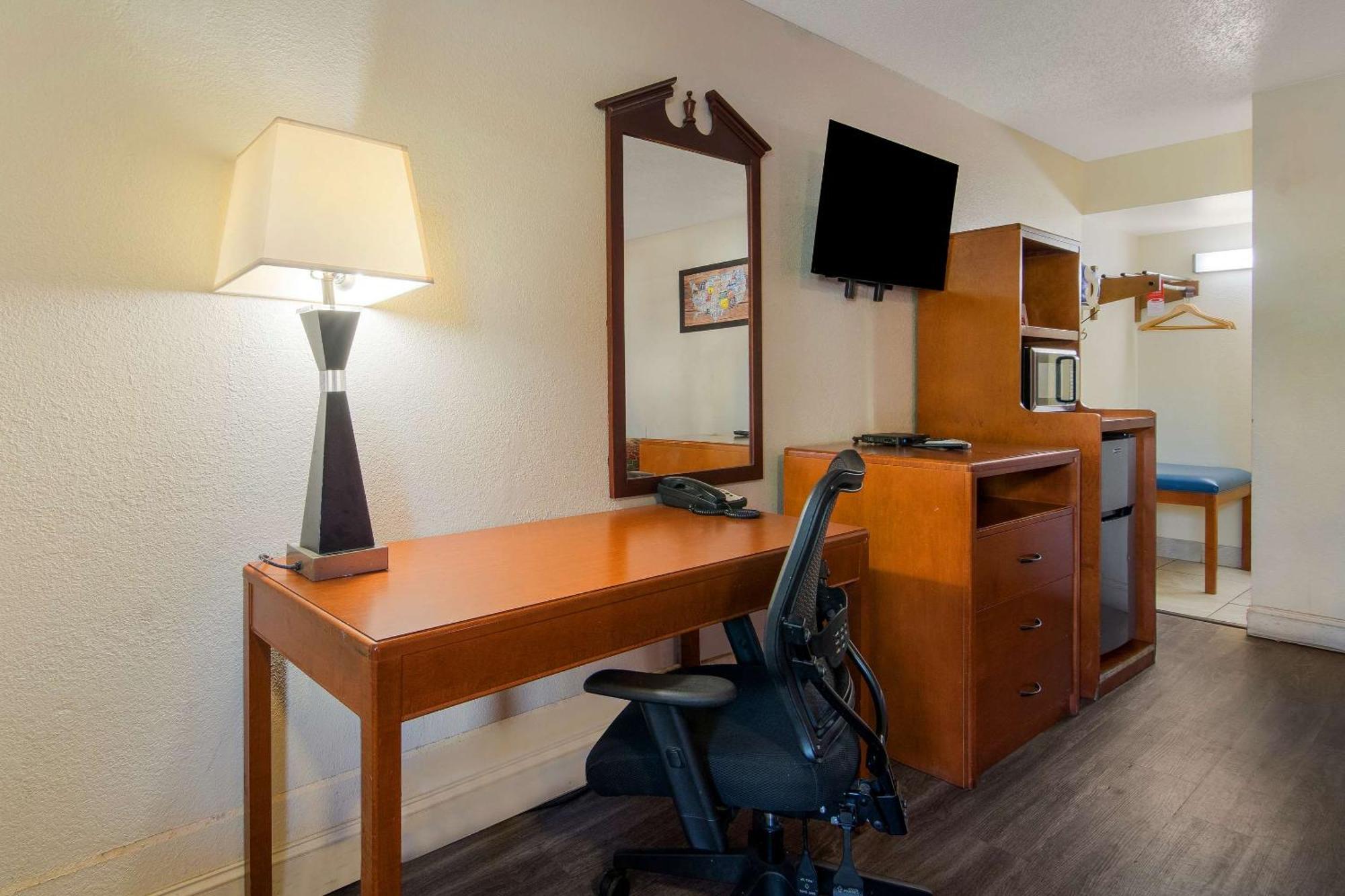 Econo Lodge Goldsboro Hwy 70 Zewnętrze zdjęcie