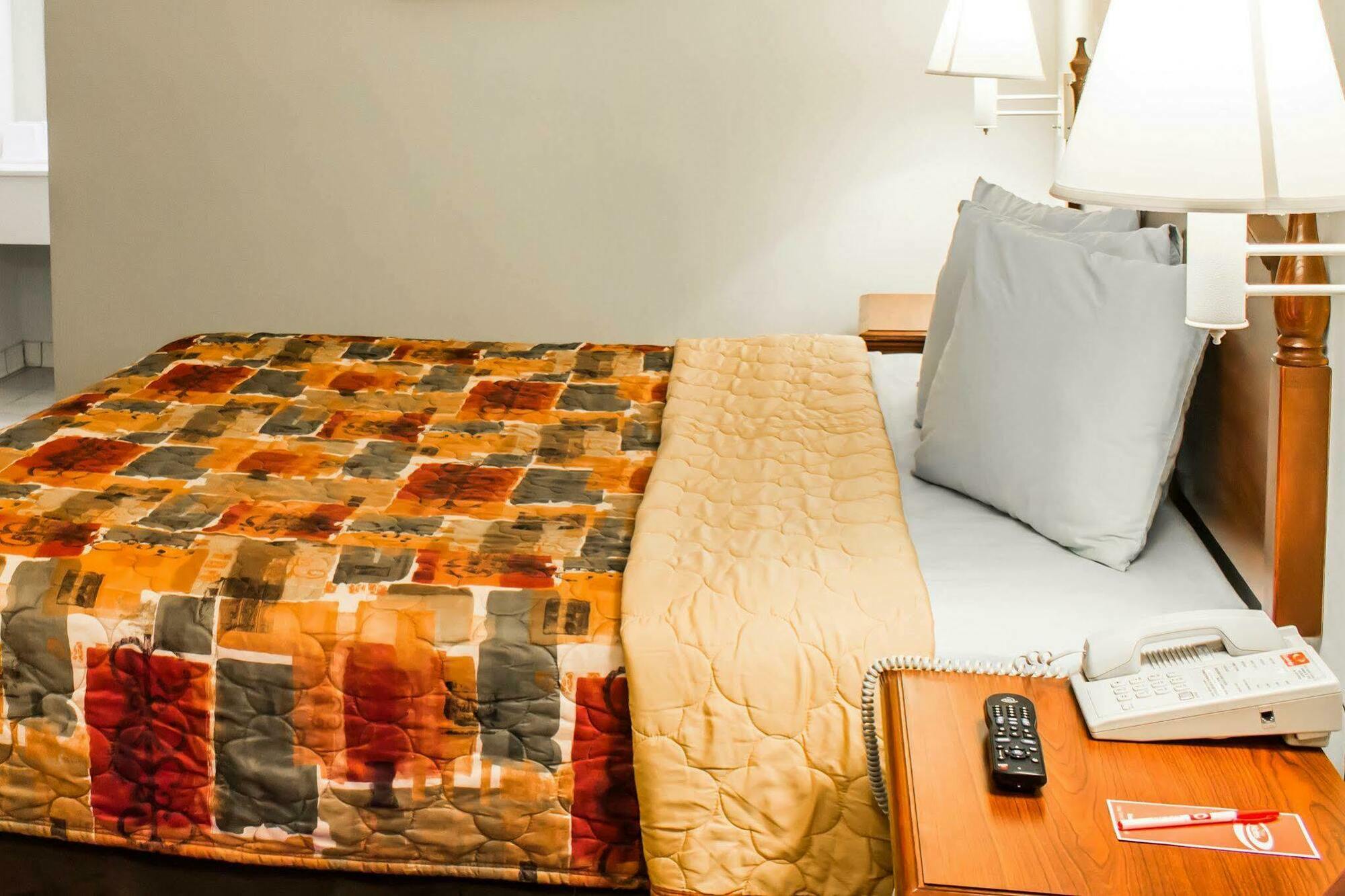 Econo Lodge Goldsboro Hwy 70 Zewnętrze zdjęcie